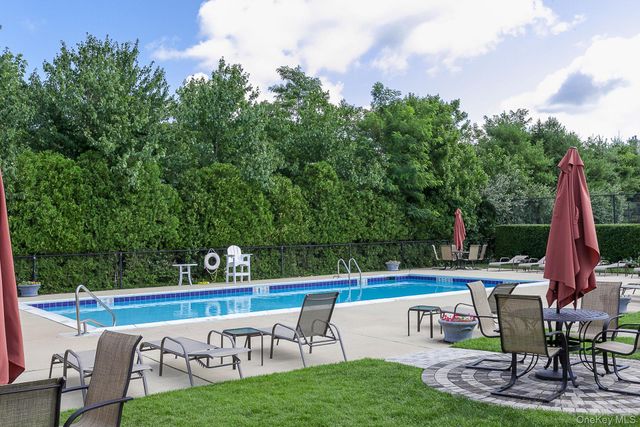 143 Paddington Circle, Smithtown, NY 11787