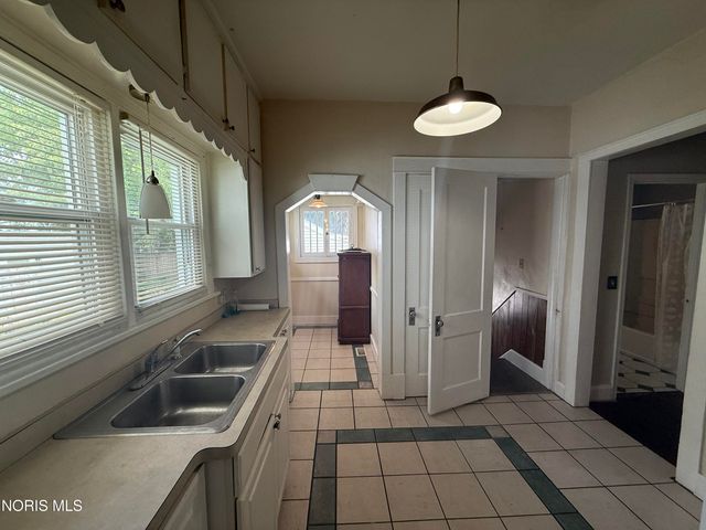 3758 Lockwood Avenue, Toledo, OH 43612
