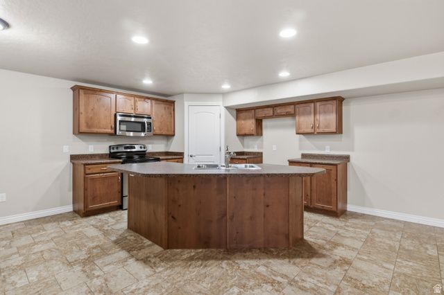 10813 S AUTUMN RAIN RD, South Jordan, UT 84009