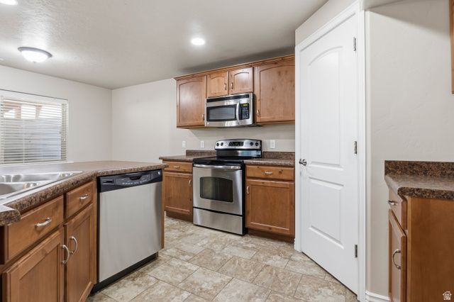 10813 S AUTUMN RAIN RD, South Jordan, UT 84009