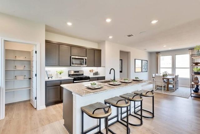 190 Bendecido LOOP, Elgin, TX 78621