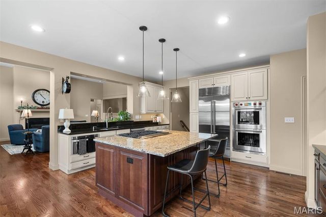 12531 Ridgefield Drive, Des Peres, MO 63131