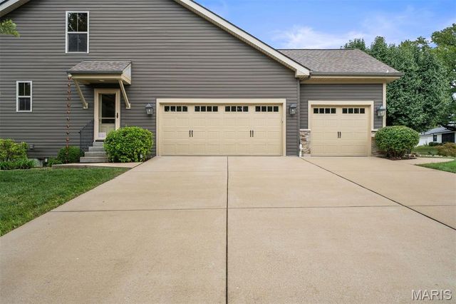 12531 Ridgefield Drive, Des Peres, MO 63131