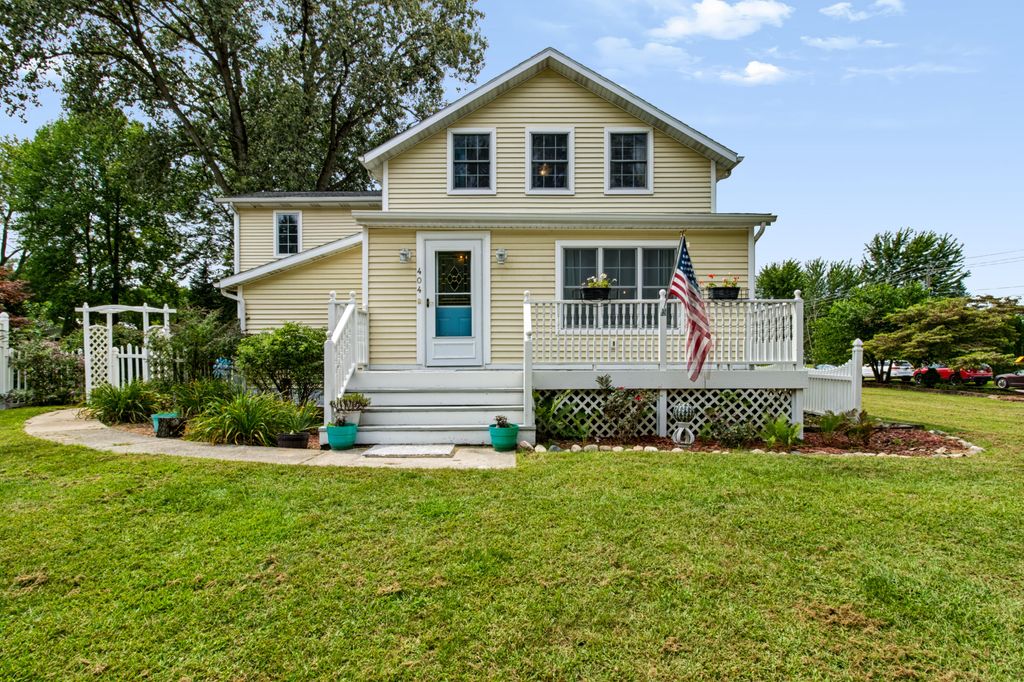 404 S Berrien Street, New Buffalo, MI 49117