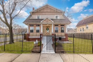 7601 S Bennett Avenue, Chicago, IL 60649