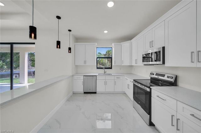 446 Skyland LN, Port Charlotte, FL 33953