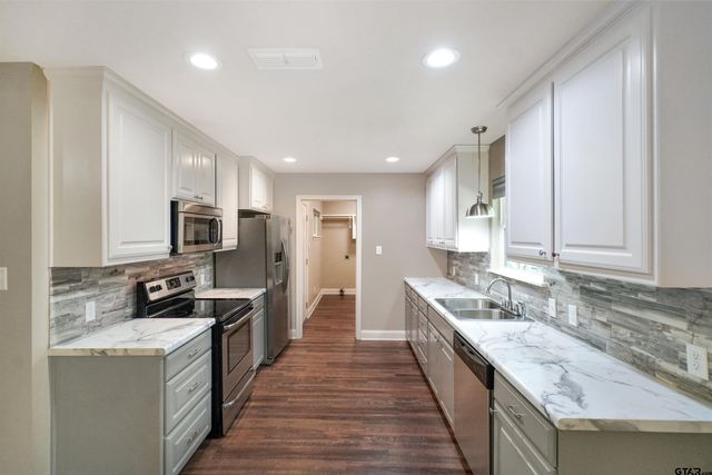 245 Larchwood Path, Holly Lake Ranch, TX 75765