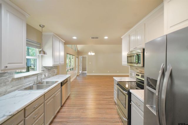 245 Larchwood Path, Holly Lake Ranch, TX 75765
