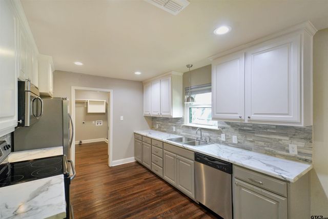 245 Larchwood Path, Holly Lake Ranch, TX 75765