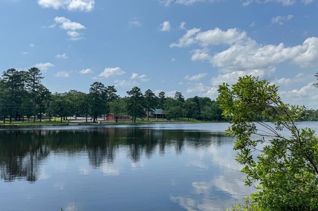 245 Larchwood Path, Holly Lake Ranch, TX 75765