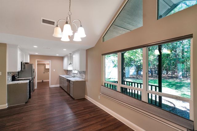 245 Larchwood Path, Holly Lake Ranch, TX 75765