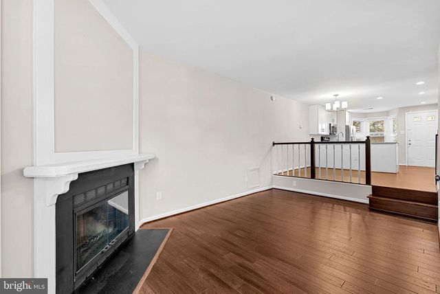 2110 WHISPERWOOD GLEN LN, Reston, VA 20191
