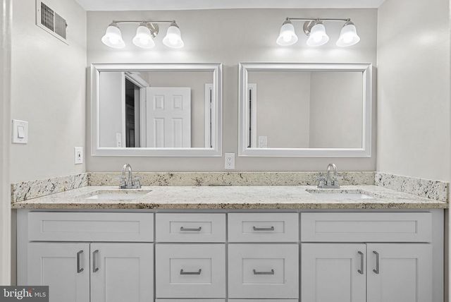 2110 WHISPERWOOD GLEN LN, Reston, VA 20191