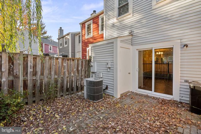 2110 WHISPERWOOD GLEN LN, Reston, VA 20191