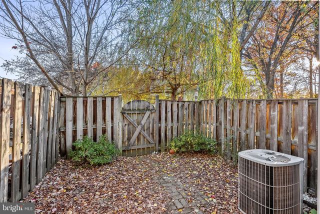 2110 WHISPERWOOD GLEN LN, Reston, VA 20191