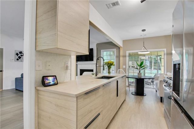 1084 Dunedin Trail, Woodstock, GA 30188