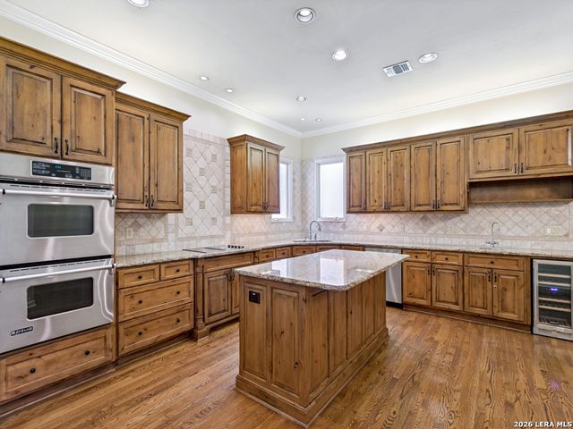 502 SHERATON DR, San Antonio, TX 78209