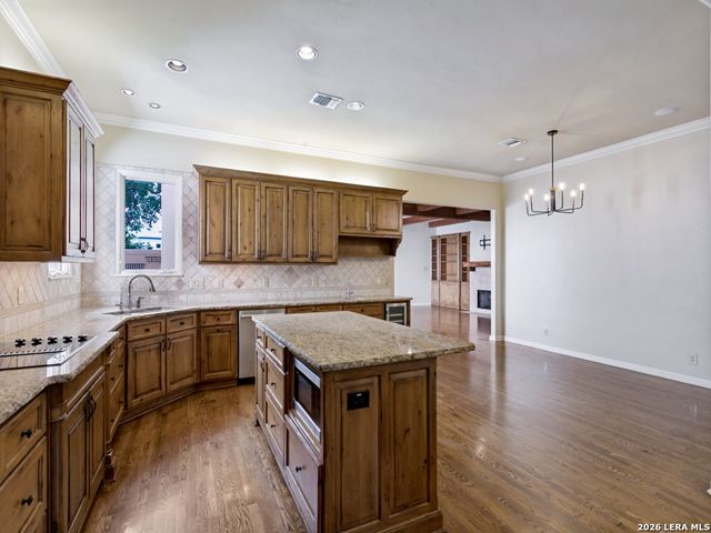 502 SHERATON DR, San Antonio, TX 78209