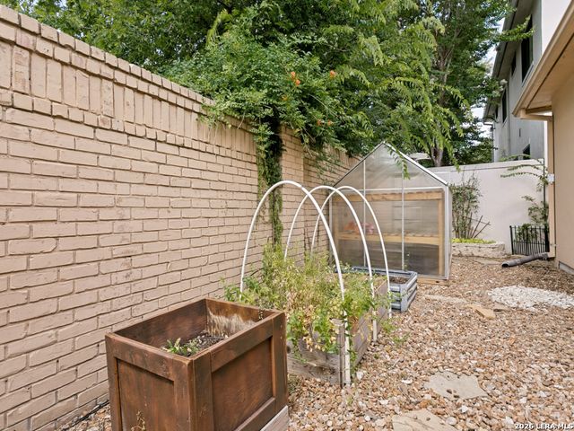 502 SHERATON DR, San Antonio, TX 78209