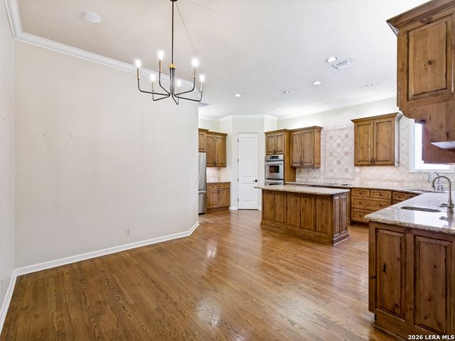 502 SHERATON DR, San Antonio, TX 78209