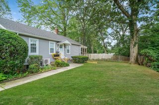 52 Mc Cue Lane, Babylon, NY 11702