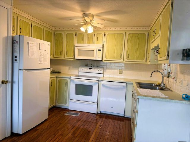 106 BOUGAINVILLEA DRIVE, Leesburg, FL 34748