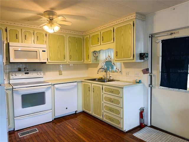 106 BOUGAINVILLEA DRIVE, Leesburg, FL 34748