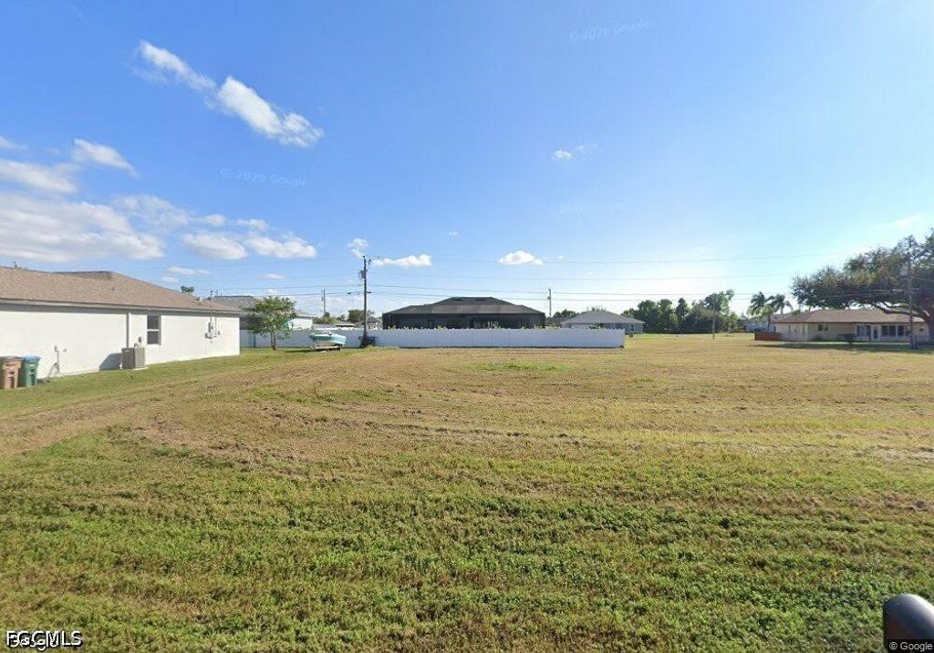 622 SE 1st ST, Cape Coral, FL 33990
