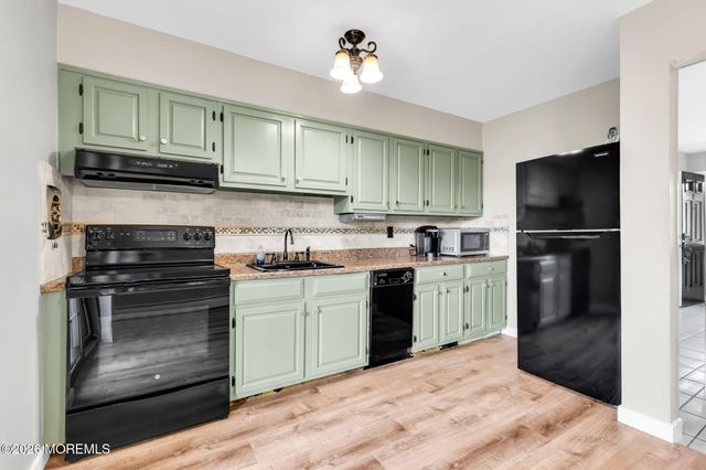 9 King James Lane, Atlantic Highlands, NJ 07716