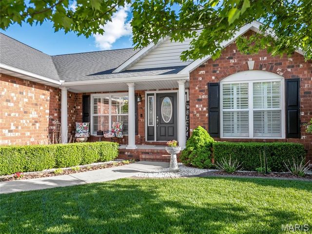144 Stonebridge Bluff Drive, Maryville, IL 62062