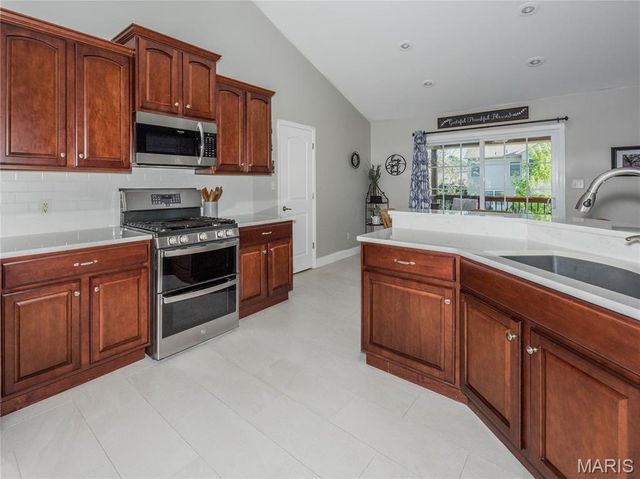 144 Stonebridge Bluff Drive, Maryville, IL 62062