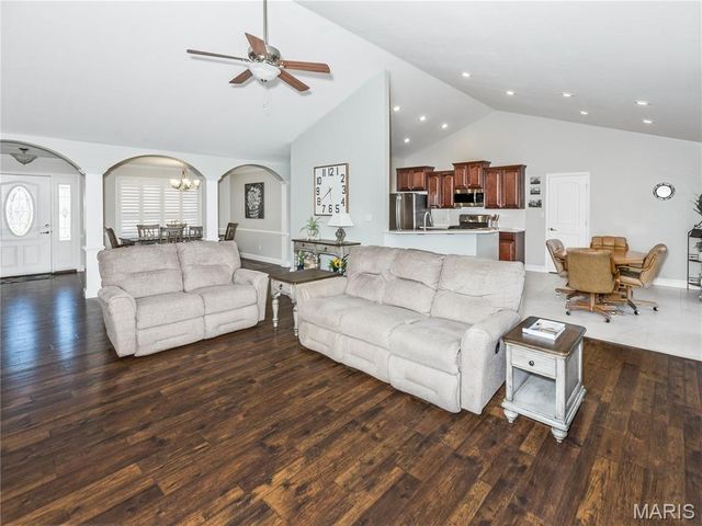 144 Stonebridge Bluff Drive, Maryville, IL 62062