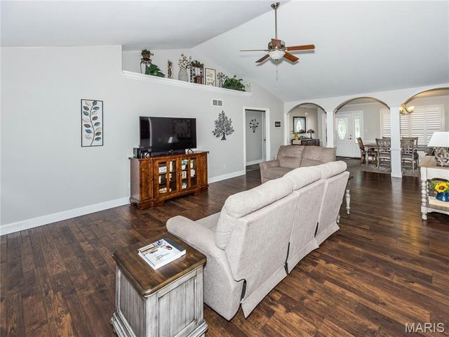 144 Stonebridge Bluff Drive, Maryville, IL 62062