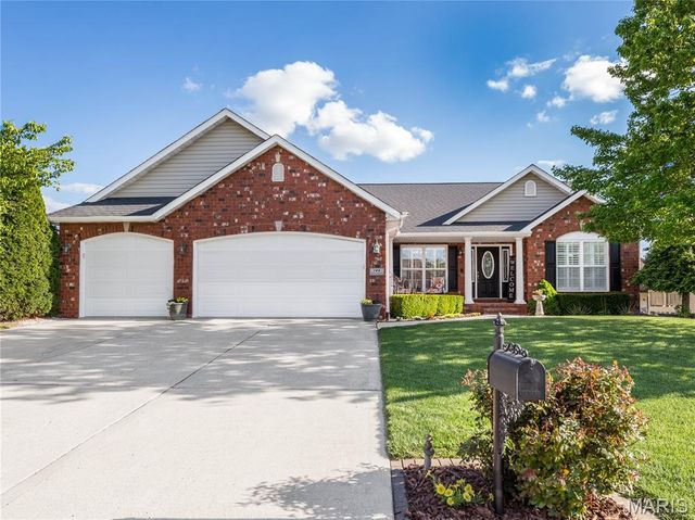 144 Stonebridge Bluff Drive, Maryville, IL 62062
