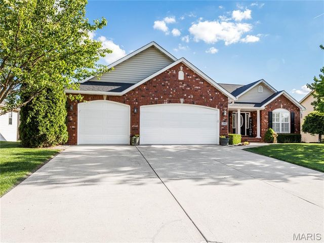 144 Stonebridge Bluff Drive, Maryville, IL 62062