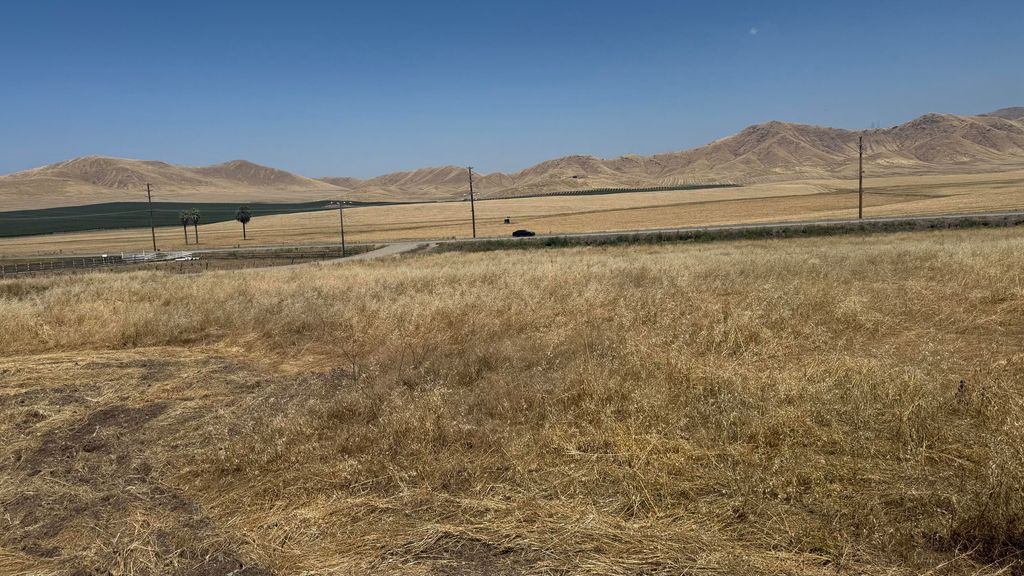 Image 1 of property listing at Ave 196, Strathmore, CA 93267