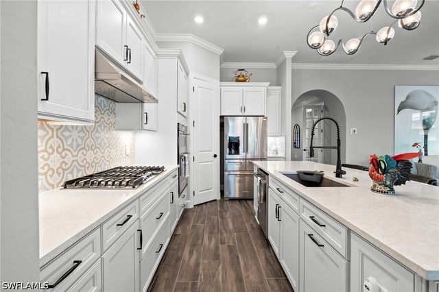 9811 Everglades DR, Naples, FL 34120