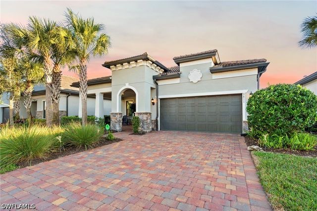 9811 Everglades DR, Naples, FL 34120