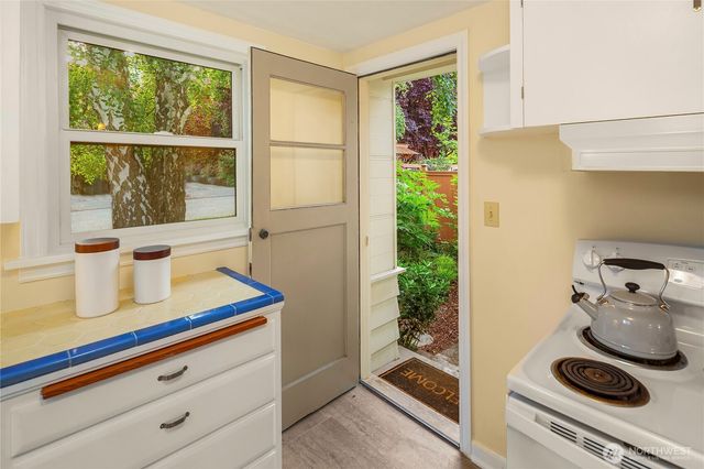 6218 37th Avenue NE, Seattle, WA 98115