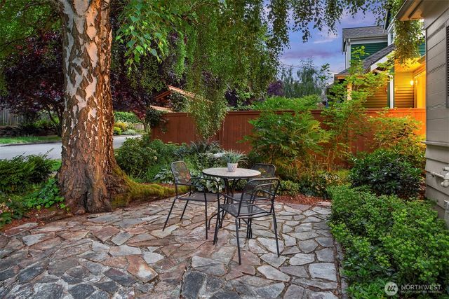 6218 37th Avenue NE, Seattle, WA 98115