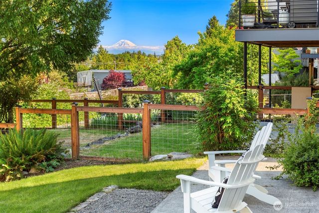 6218 37th Avenue NE, Seattle, WA 98115