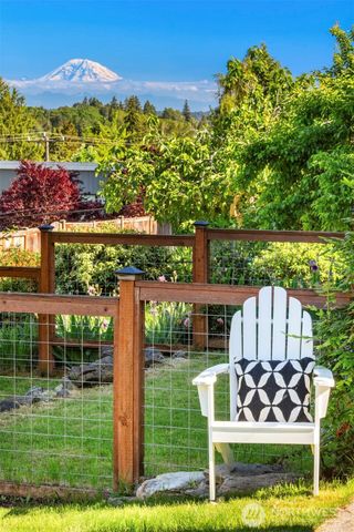 6218 37th Avenue NE, Seattle, WA 98115