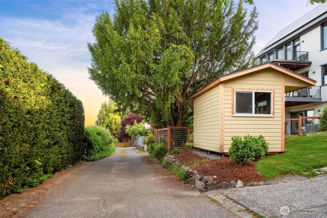 6218 37th Avenue NE, Seattle, WA 98115