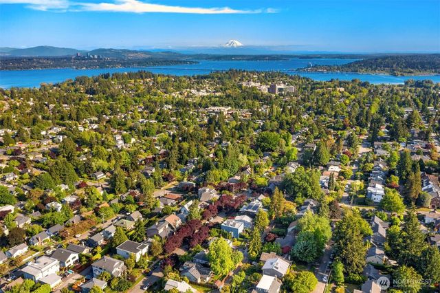 6218 37th Avenue NE, Seattle, WA 98115
