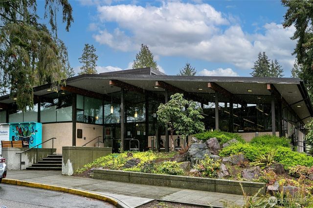 6218 37th Avenue NE, Seattle, WA 98115