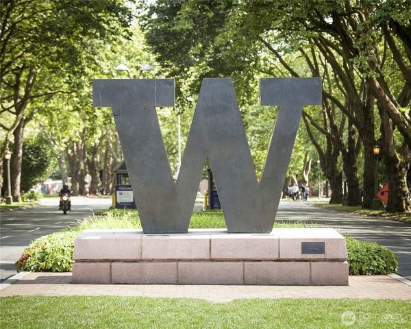 6218 37th Avenue NE, Seattle, WA 98115