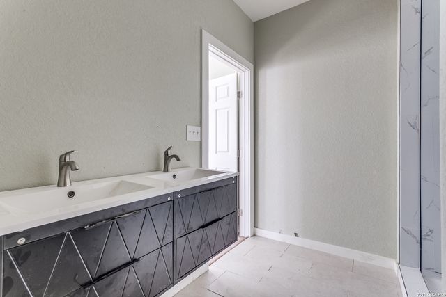 1231 McKinley, San Antonio, TX 78210