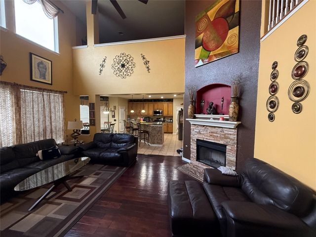 613 Windsor Castle DR, Pflugerville, TX 78660