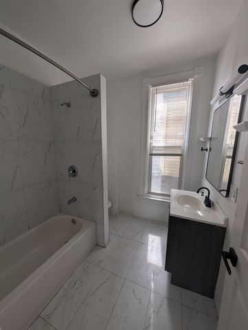 1362 N Bosworth Avenue 2A, Chicago, IL 60642
