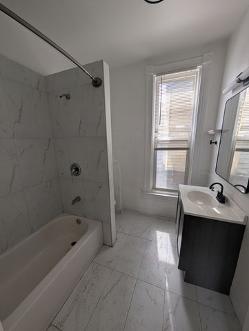 1362 N Bosworth Avenue 2A, Chicago, IL 60642